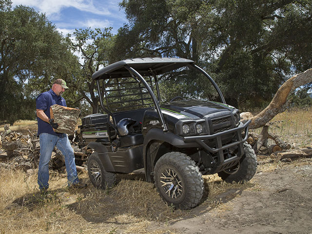 The MULESX is not as big as the MLR Pro Series models, but it is rated for 400 pounds of cargo and can tow up to 1,100 pounds with an optional 2-inch trailer hitch. (Photo courtesy Kawasaki)
